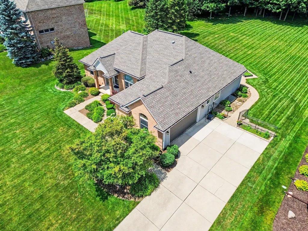 2258 Woodview Lane Pittsfield Charter Township MI 48108
