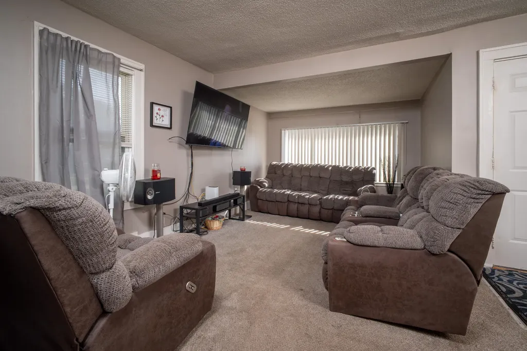 28760 Victor Street Roseville City MI 48066