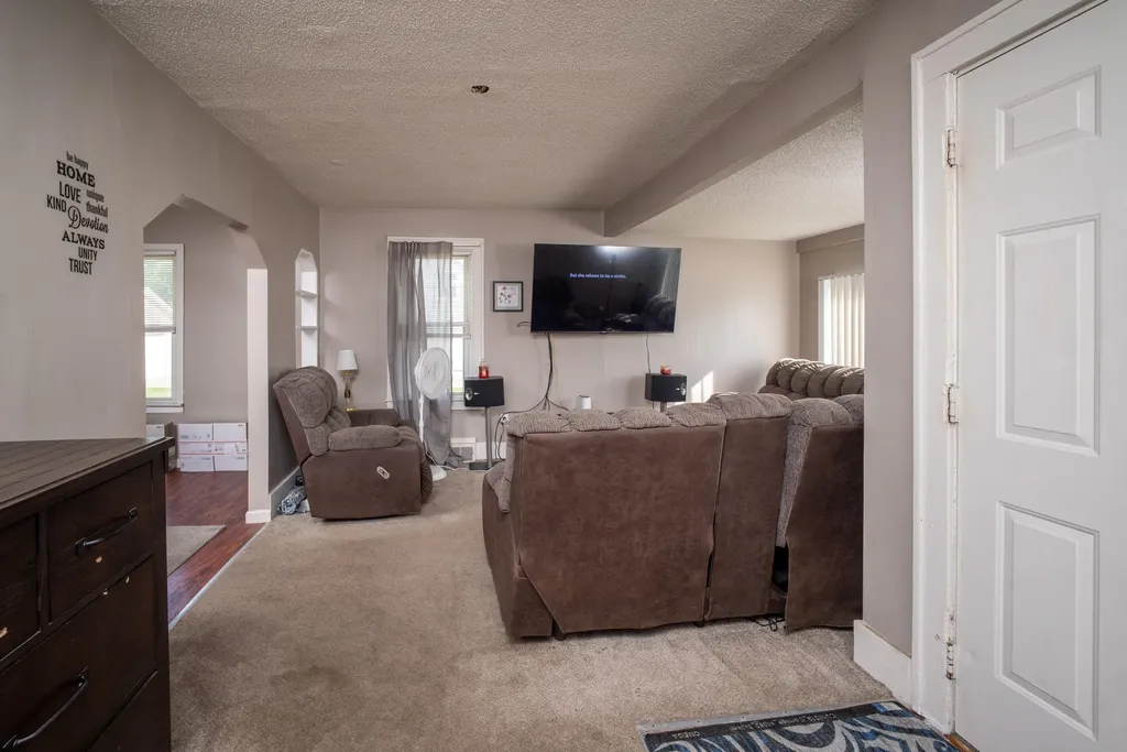 28760 Victor Street Roseville City MI 48066
