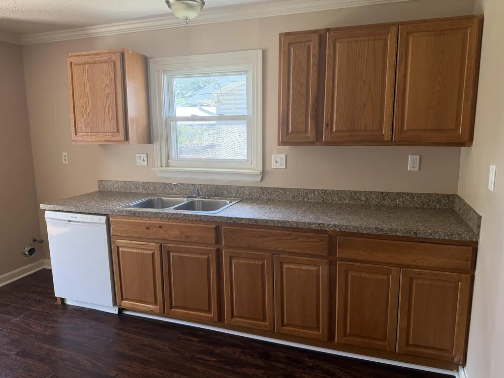 1422 E Granet Avenue Oakland Charter Township MI 48030