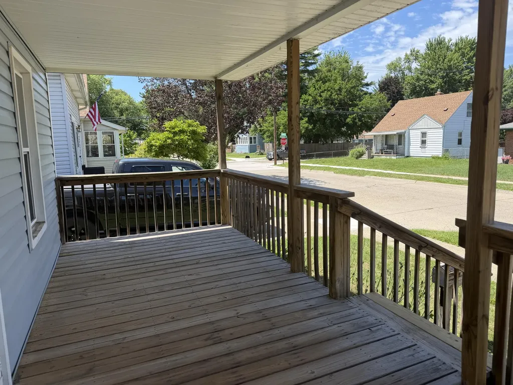 1422 E Granet Avenue Oakland Charter Township MI 48030