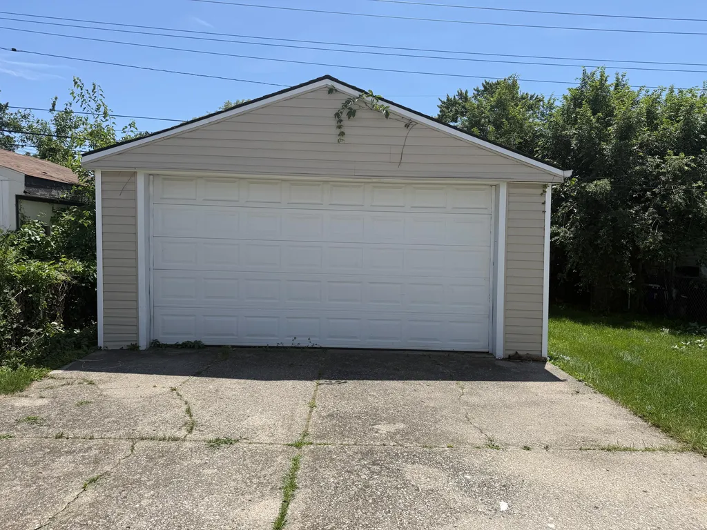 1422 E Granet Avenue Oakland Charter Township MI 48030