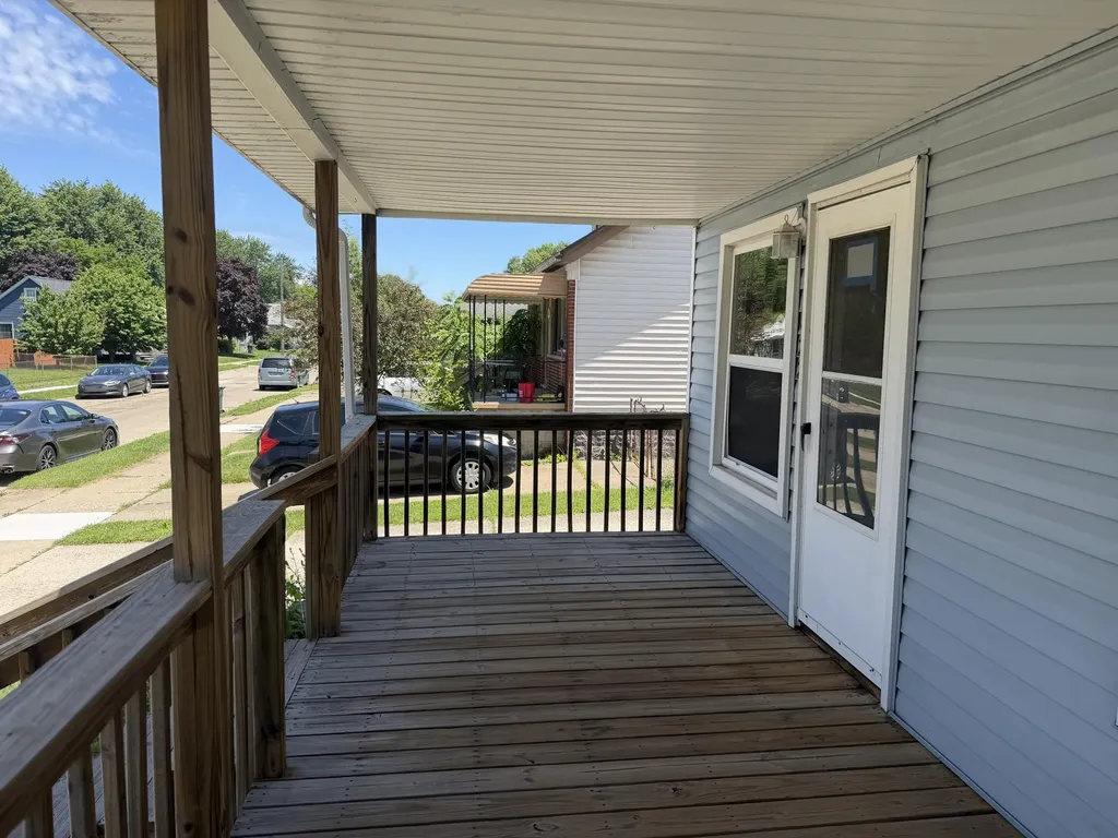 1422 E Granet Avenue Oakland Charter Township MI 48030
