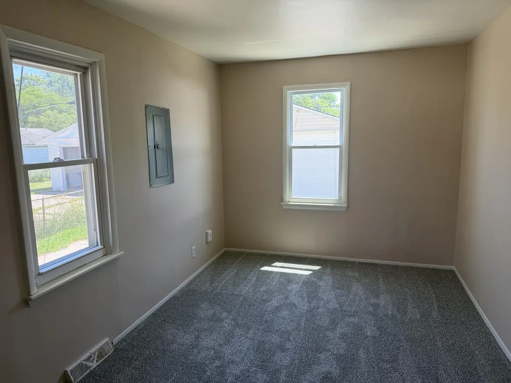1422 E Granet Avenue Oakland Charter Township MI 48030