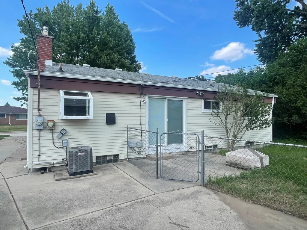 34729 Somerset Avenue Westland City MI 48186