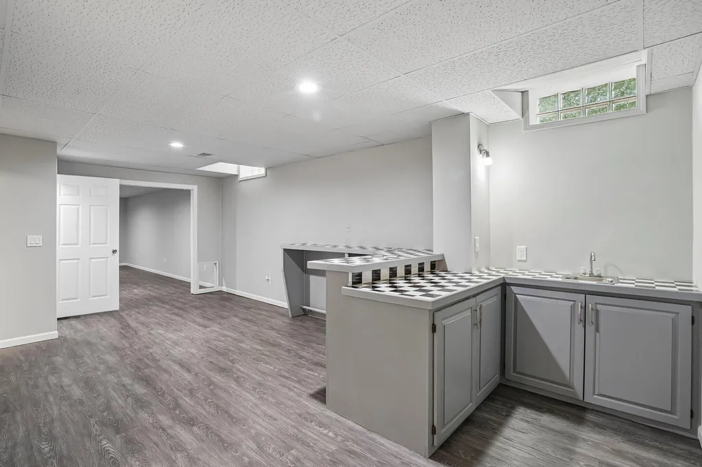 990 Centennial Avenue Ypsilanti Charter Township MI 48198
