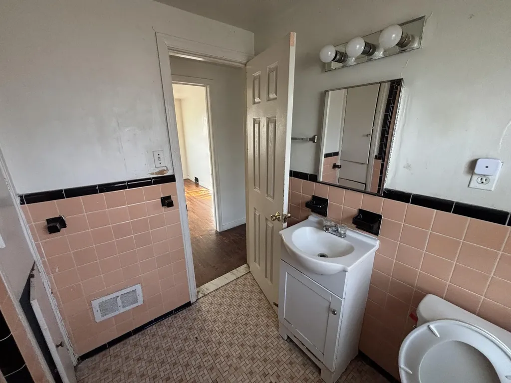 10301 Morang Avenue Detroit City MI 48224