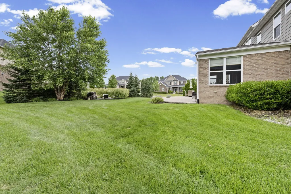 5887 Strawberry Circle Commerce Charter Township MI 48382