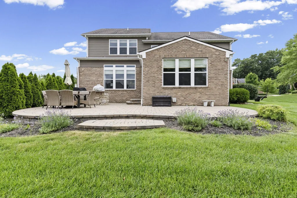 5887 Strawberry Circle Commerce Charter Township MI 48382