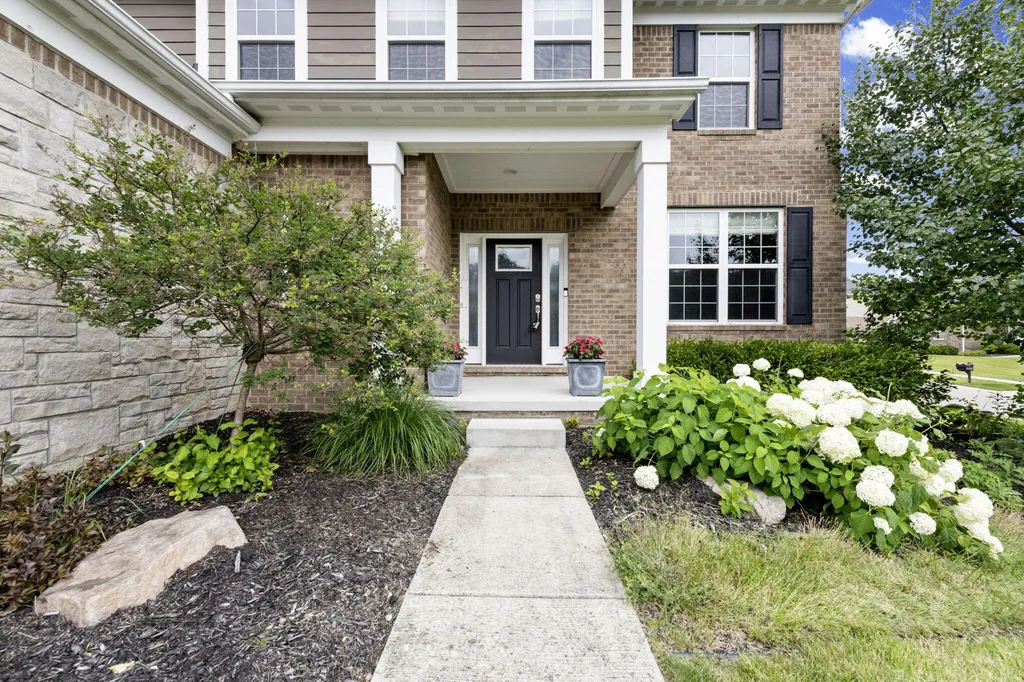 5887 Strawberry Circle Commerce Charter Township MI 48382