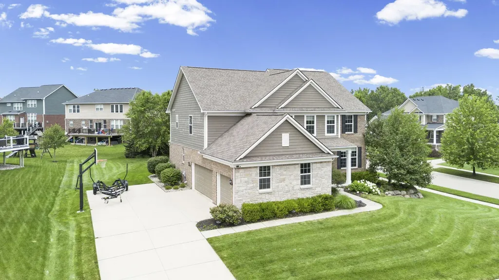 5887 Strawberry Circle Commerce Charter Township MI 48382