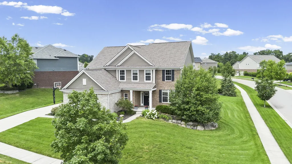 5887 Strawberry Circle Commerce Charter Township MI 48382