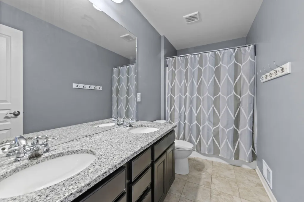 5887 Strawberry Circle Commerce Charter Township MI 48382