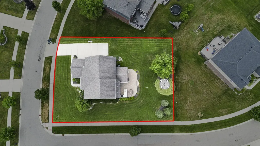 5887 Strawberry Circle Commerce Charter Township MI 48382