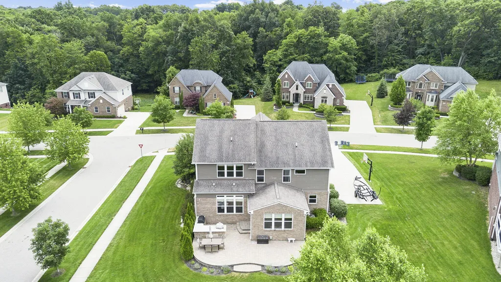 5887 Strawberry Circle Commerce Charter Township MI 48382