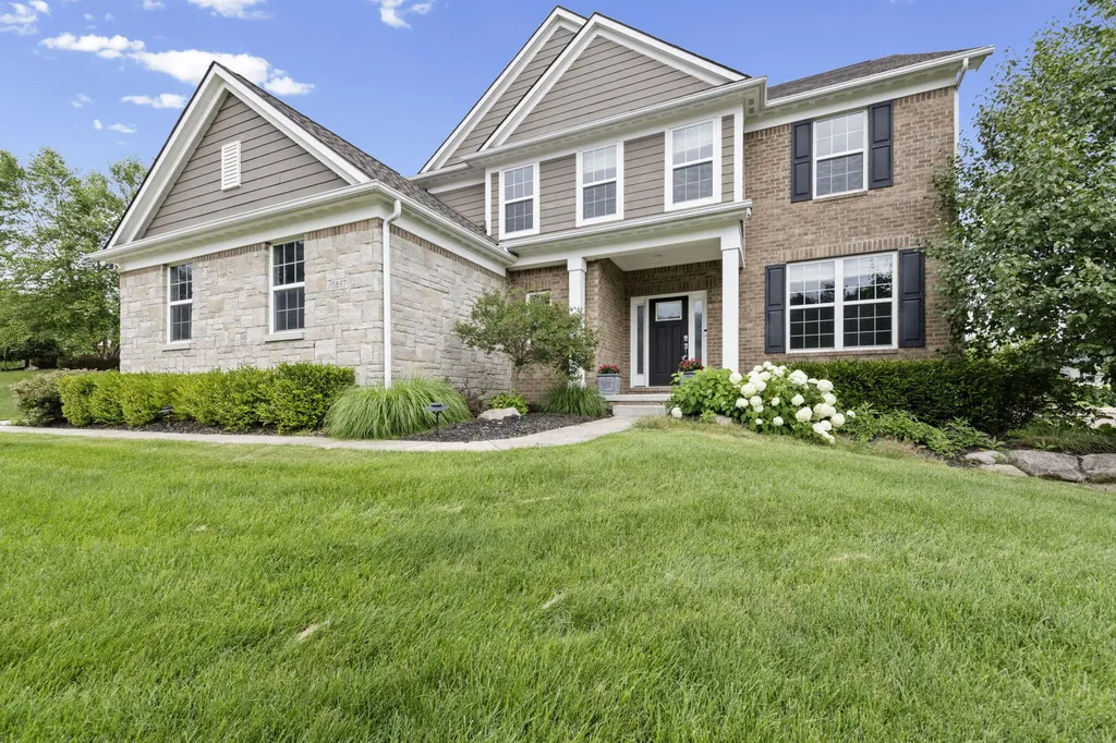 5887 Strawberry Circle Commerce Charter Township MI 48382