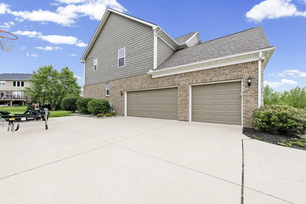 5887 Strawberry Circle Commerce Charter Township MI 48382