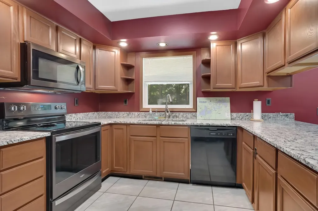 11176 Mcgregor Hamburg Township MI 48169