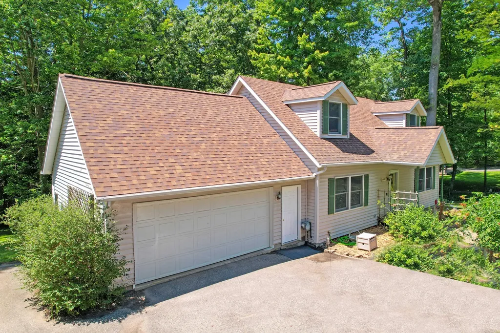 11176 Mcgregor Hamburg Township MI 48169