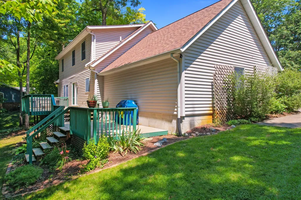 11176 Mcgregor Hamburg Township MI 48169