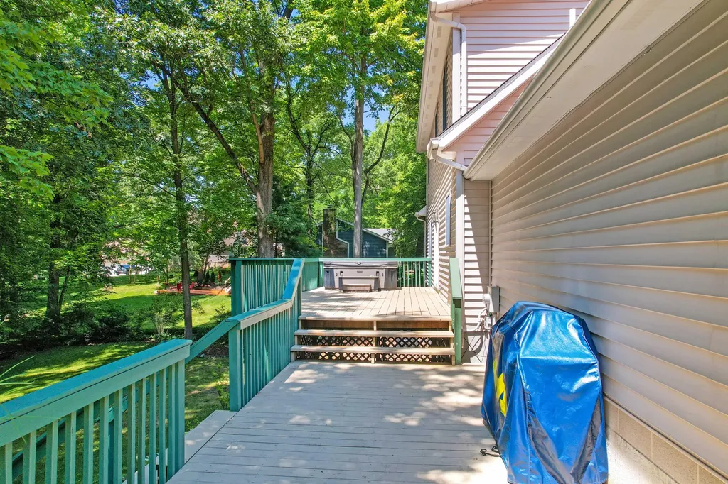 11176 Mcgregor Hamburg Township MI 48169
