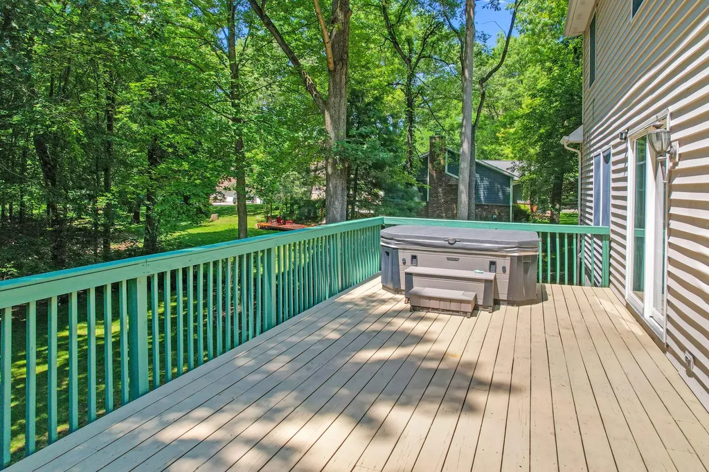 11176 Mcgregor Hamburg Township MI 48169