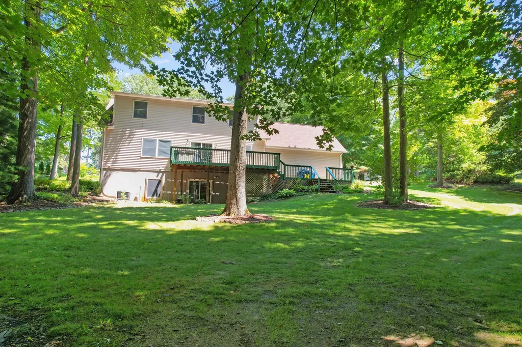 11176 Mcgregor Hamburg Township MI 48169