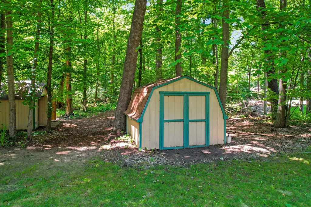 11176 Mcgregor Hamburg Township MI 48169