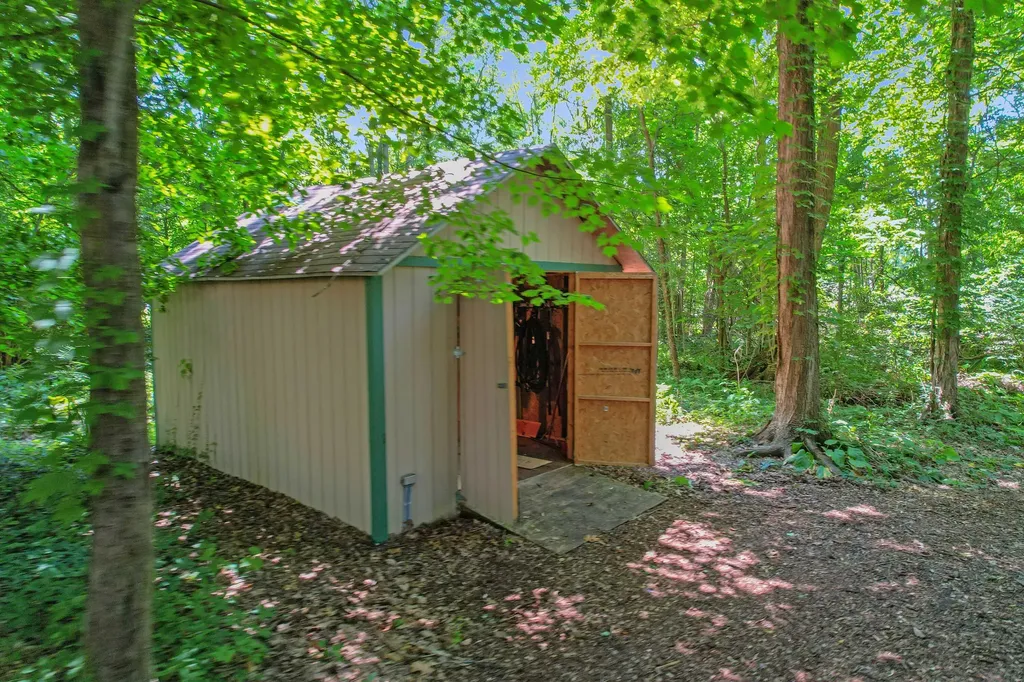 11176 Mcgregor Hamburg Township MI 48169