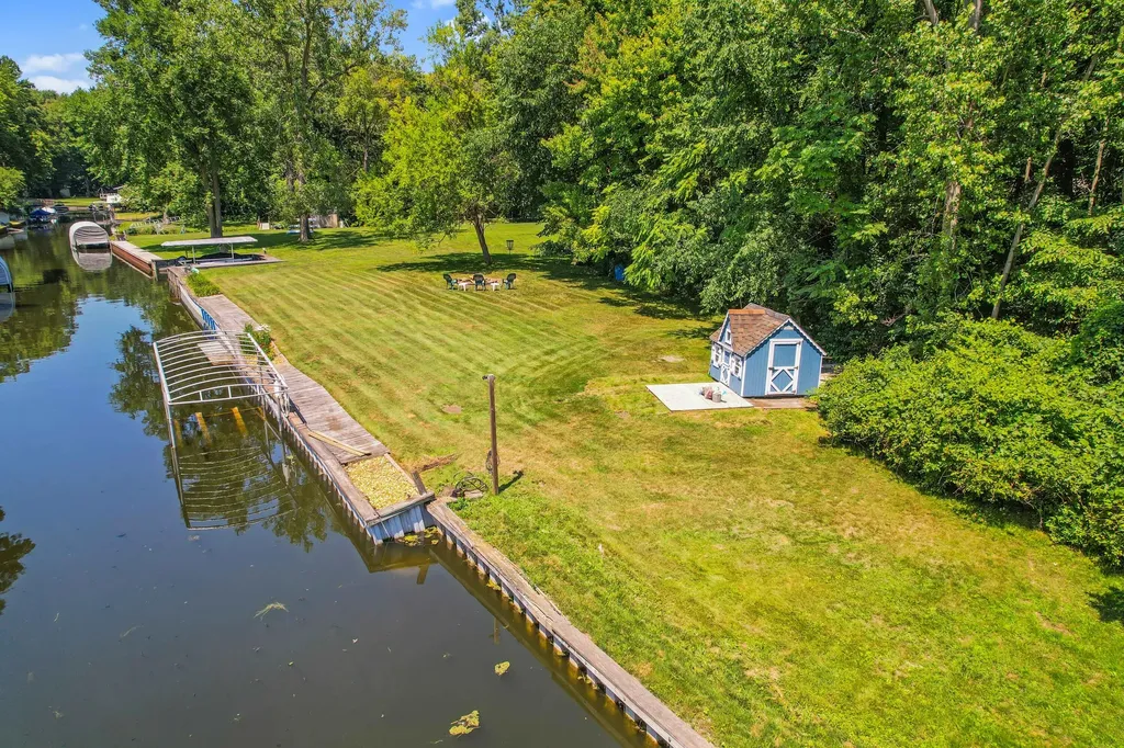 11176 Mcgregor Hamburg Township MI 48169