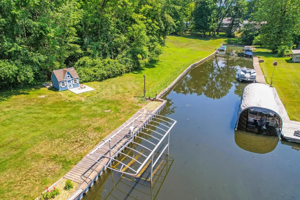 11176 Mcgregor Hamburg Township MI 48169