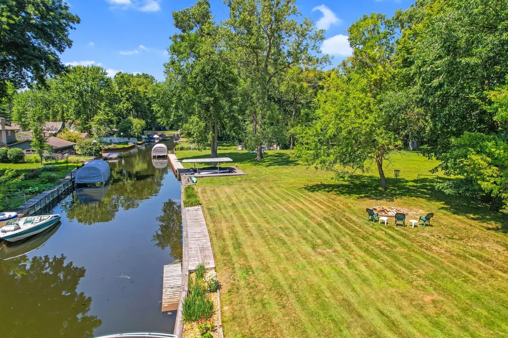 11176 Mcgregor Hamburg Township MI 48169