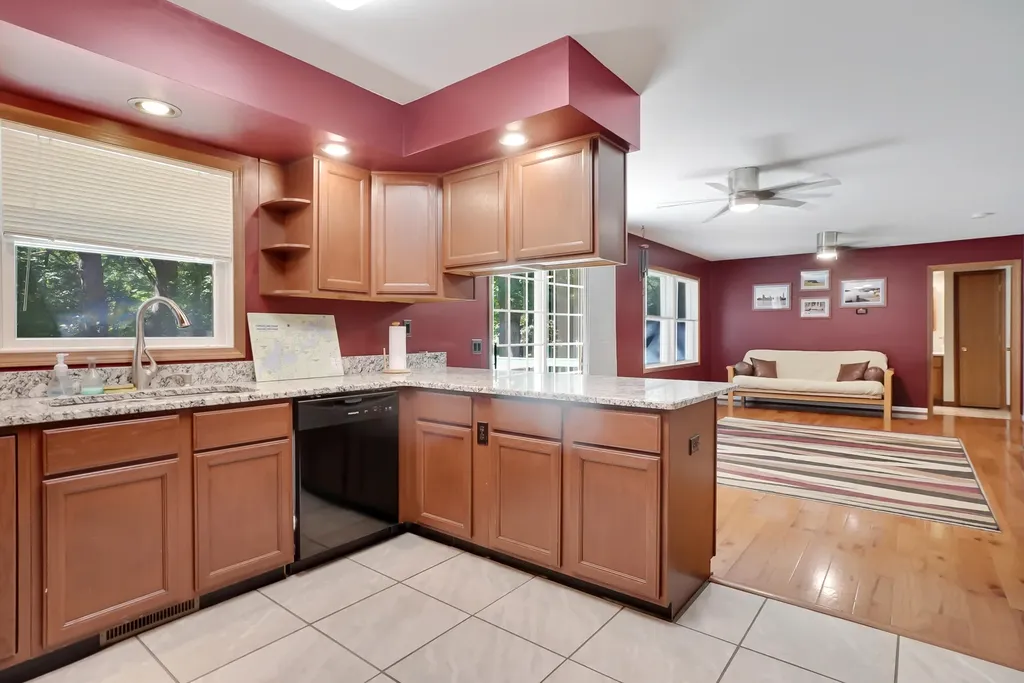 11176 Mcgregor Hamburg Township MI 48169