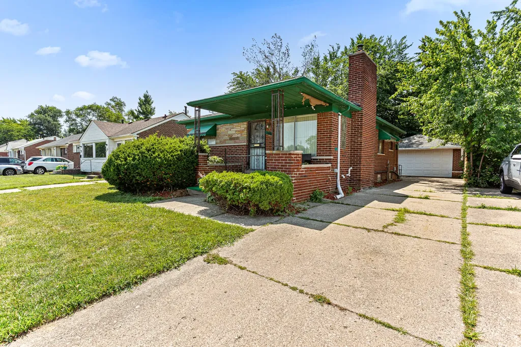 16460 E Eight Mile Road Detroit City MI 48205