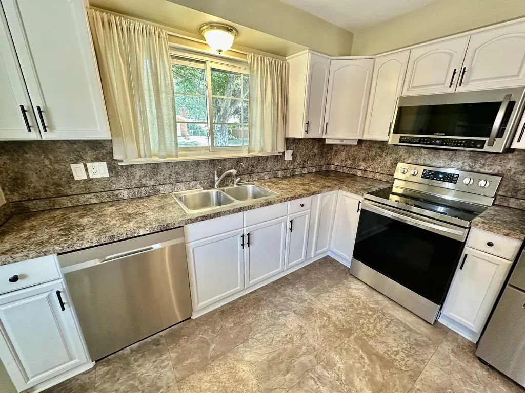 19533 Hardy Street Livonia City MI 48152
