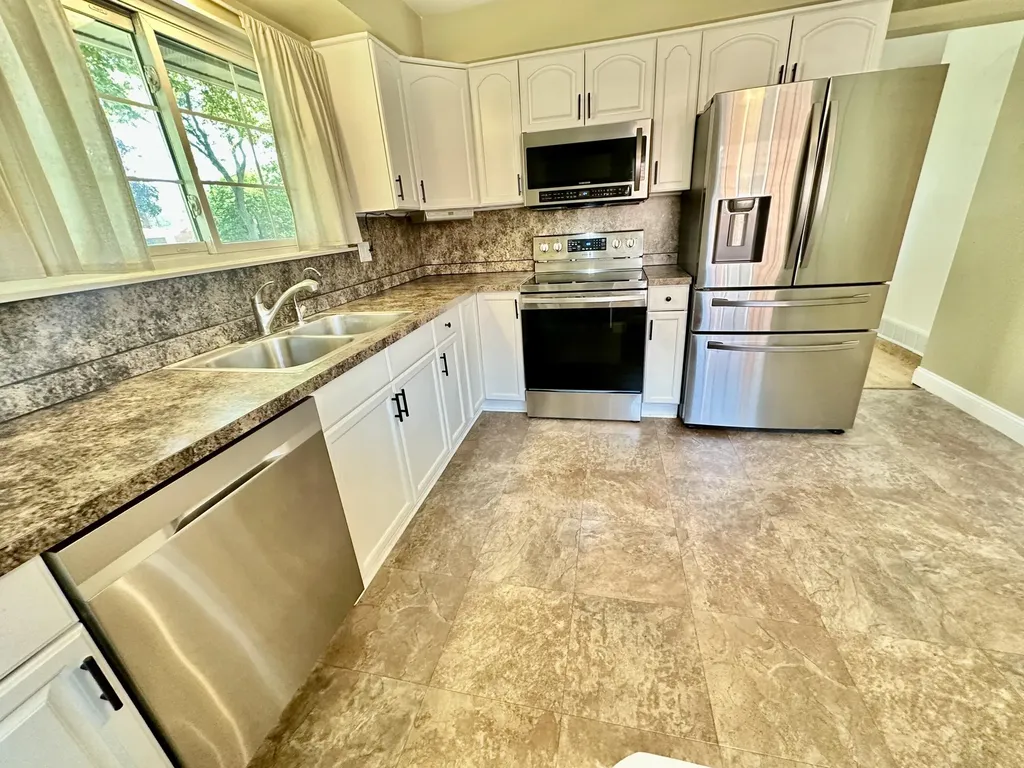 19533 Hardy Street Livonia City MI 48152