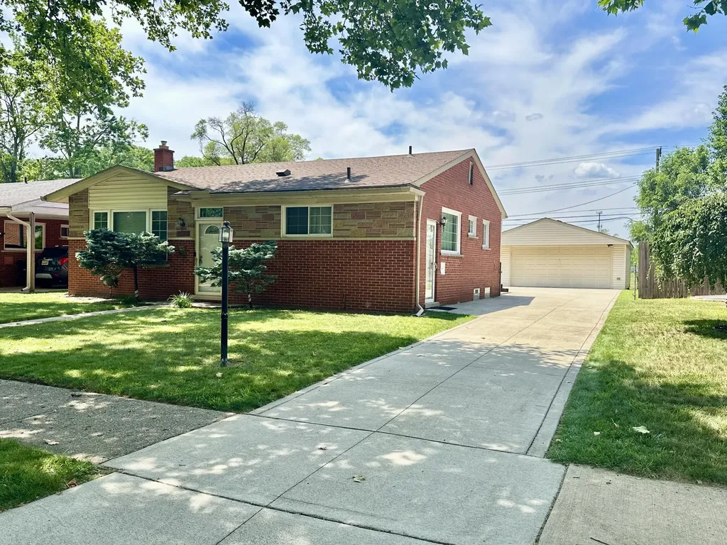 19533 Hardy Street Livonia City MI 48152