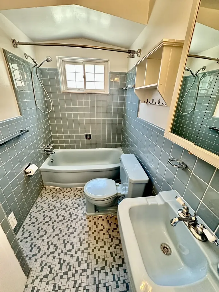 19533 Hardy Street Livonia City MI 48152
