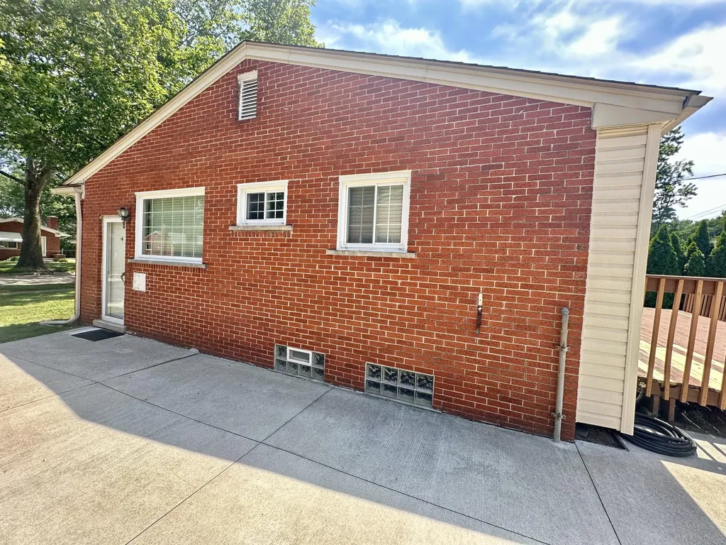 19533 Hardy Street Livonia City MI 48152