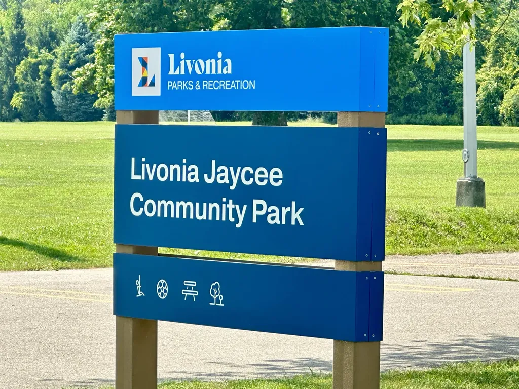 19533 Hardy Street Livonia City MI 48152
