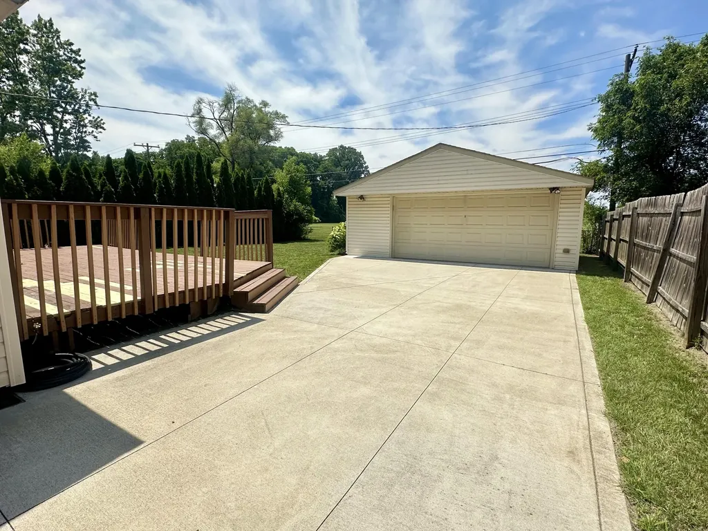19533 Hardy Street Livonia City MI 48152