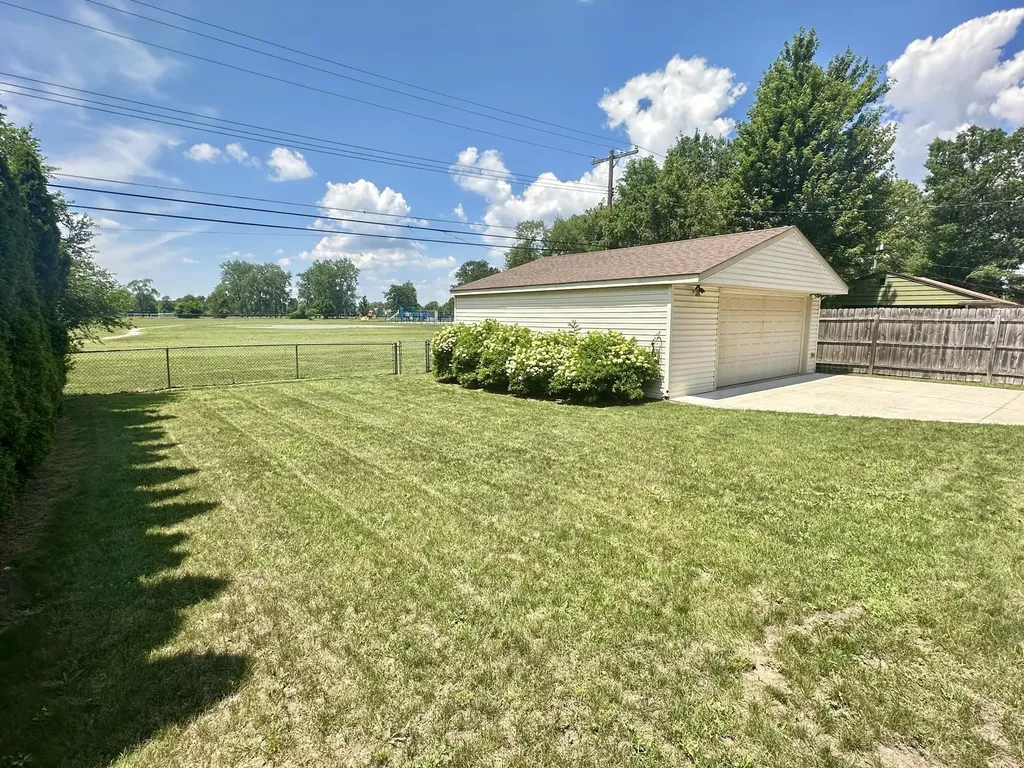 19533 Hardy Street Livonia City MI 48152