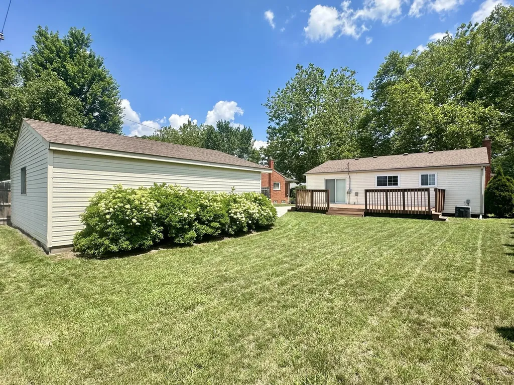 19533 Hardy Street Livonia City MI 48152