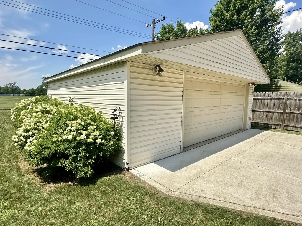 19533 Hardy Street Livonia City MI 48152