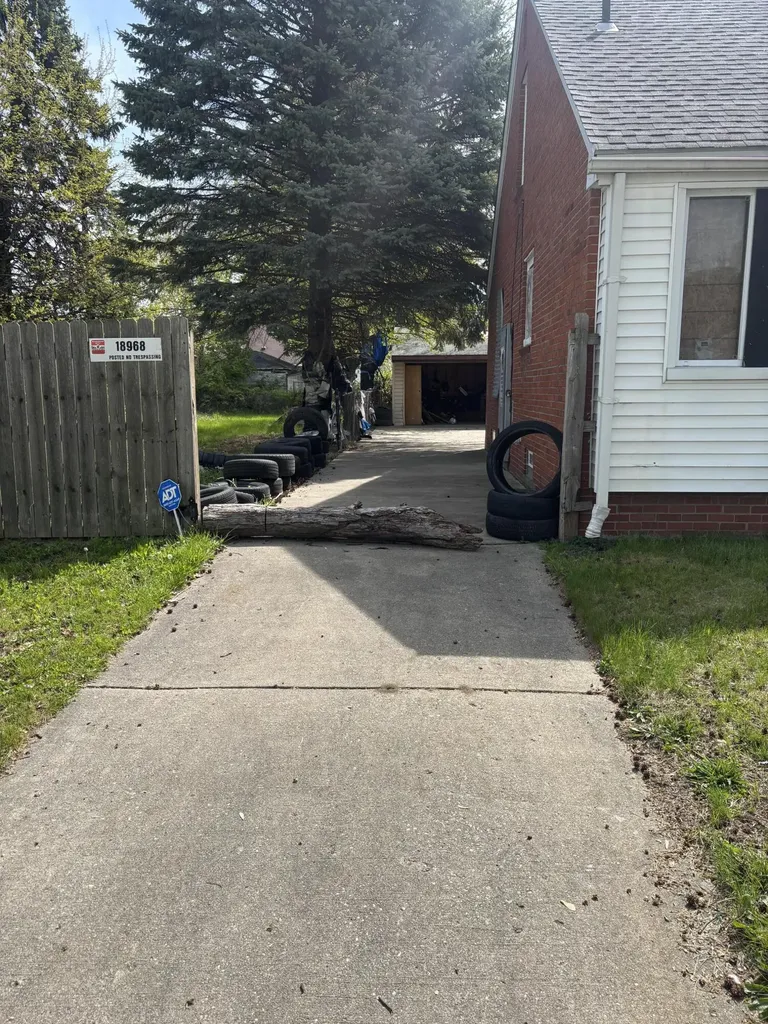 18968 Blackmoor Street Detroit City MI 48234
