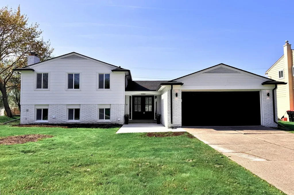 22589 Bell Brook Street Southfield City MI 48034