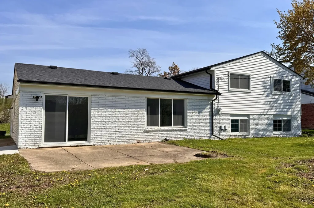 22589 Bell Brook Street Southfield City MI 48034