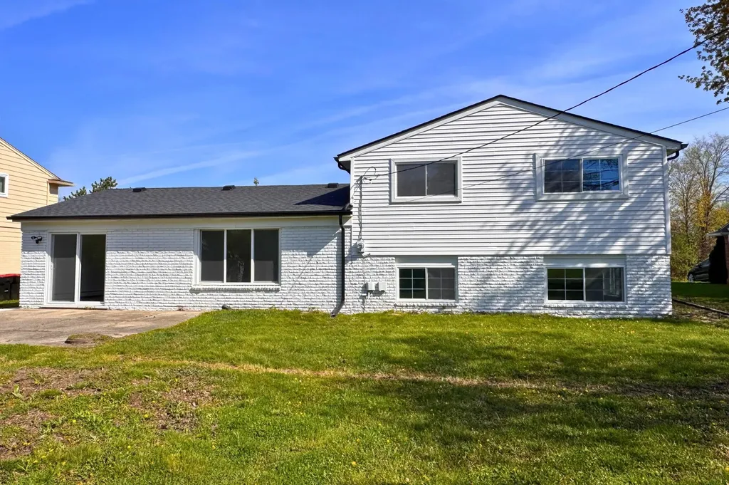 22589 Bell Brook Street Southfield City MI 48034