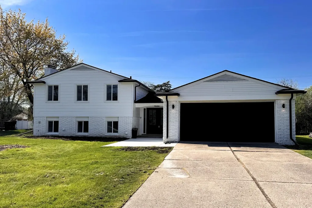 22589 Bell Brook Street Southfield City MI 48034