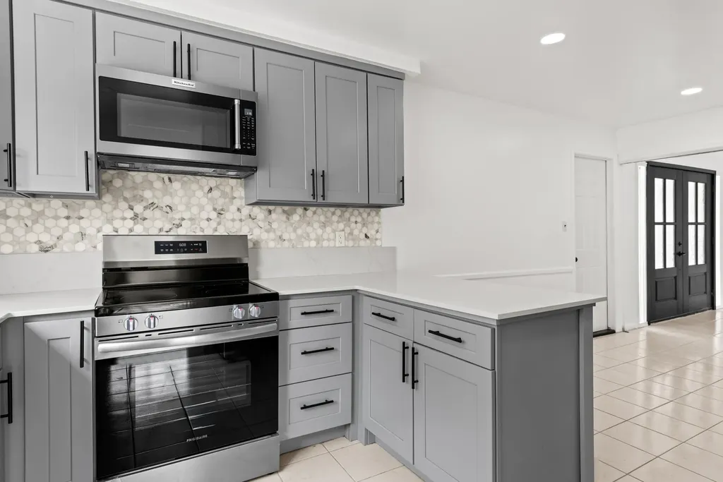 22589 Bell Brook Street Southfield City MI 48034